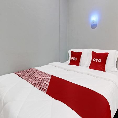 Oyo 91686 Triple S Hotel Malioboro Джок'якарта Екстер'єр фото