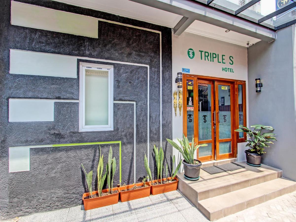 Oyo 91686 Triple S Hotel Malioboro Джок'якарта Екстер'єр фото