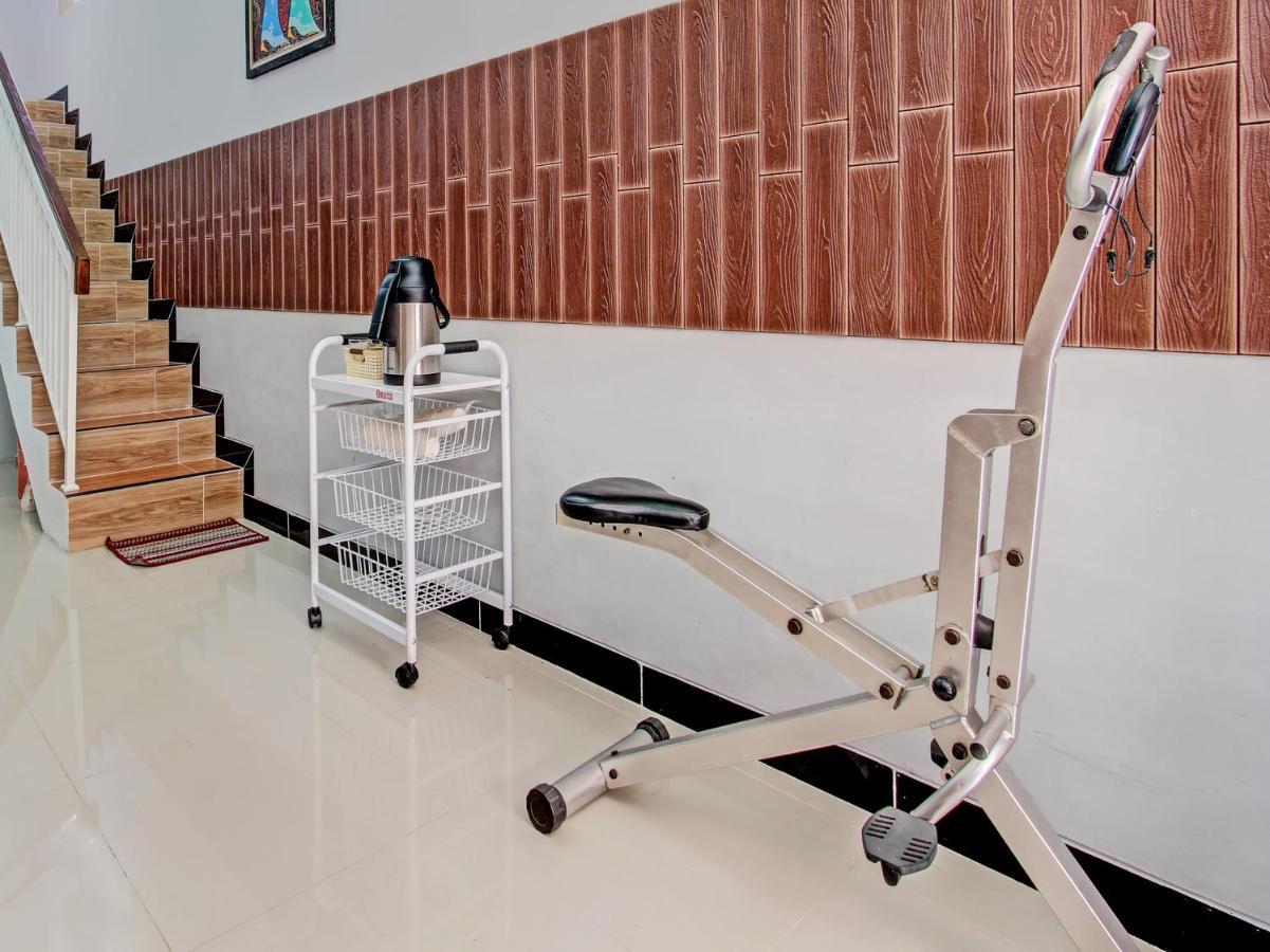 Oyo 91686 Triple S Hotel Malioboro Джок'якарта Екстер'єр фото