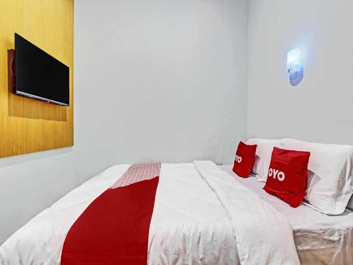 Oyo 91686 Triple S Hotel Malioboro Джок'якарта Екстер'єр фото