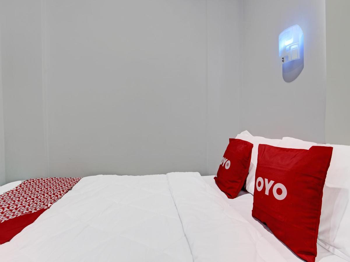 Oyo 91686 Triple S Hotel Malioboro Джок'якарта Екстер'єр фото