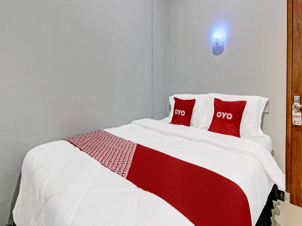 Oyo 91686 Triple S Hotel Malioboro Джок'якарта Екстер'єр фото