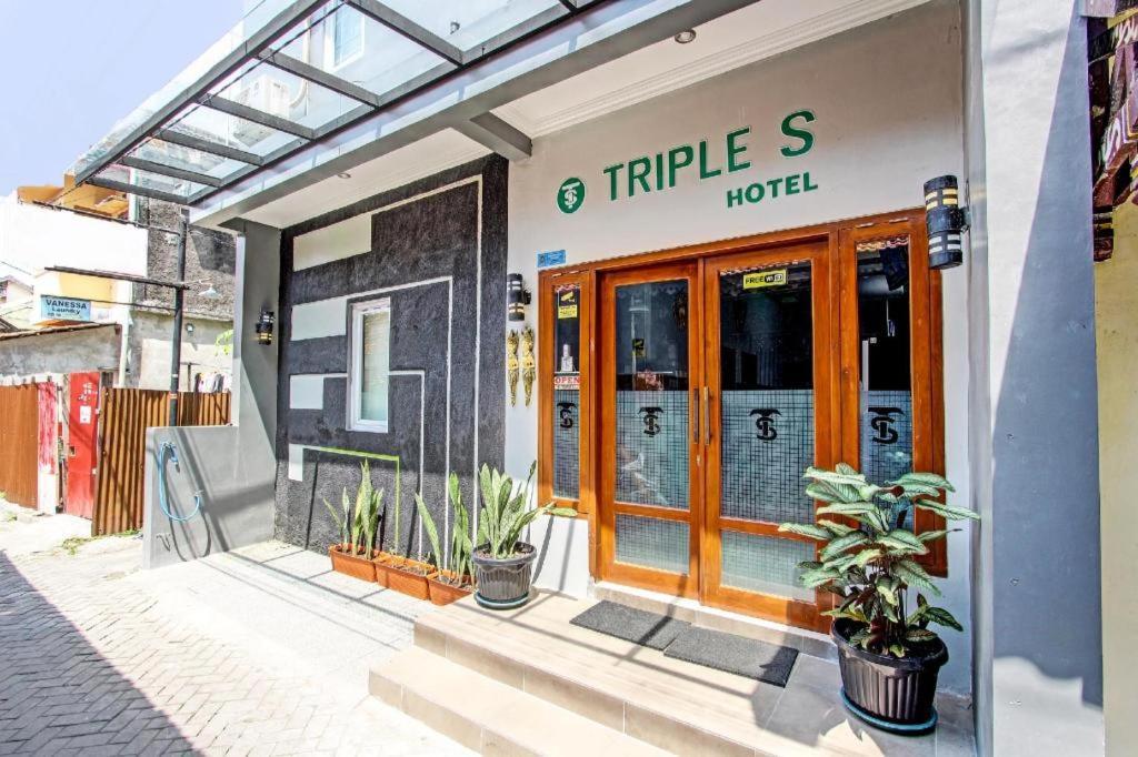 Oyo 91686 Triple S Hotel Malioboro Джок'якарта Екстер'єр фото